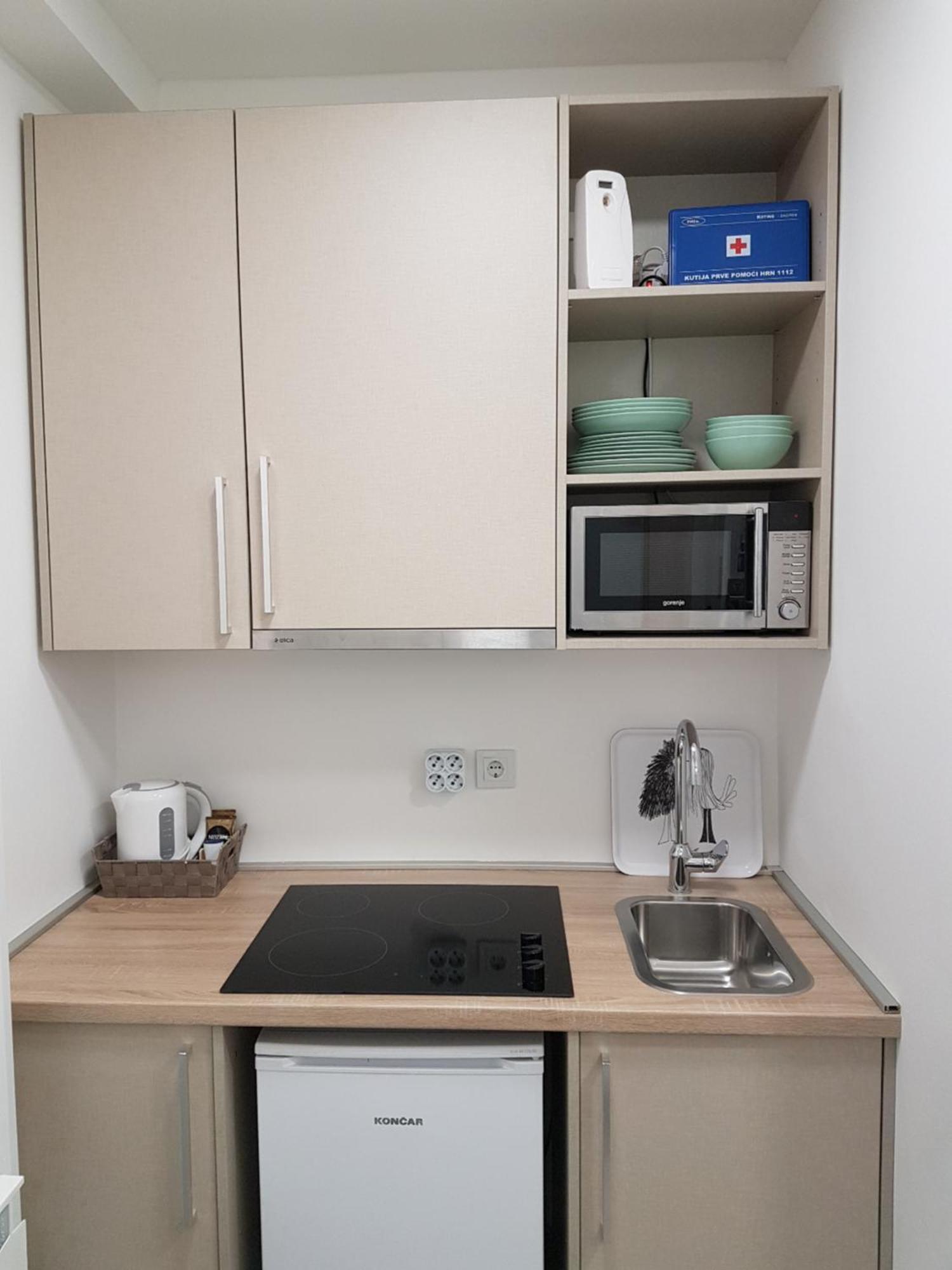 Apartments Lucky Place ซาเกร็บ ภายนอก รูปภาพ