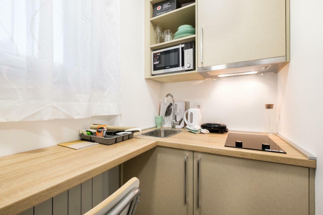 Apartments Lucky Place ซาเกร็บ ภายนอก รูปภาพ