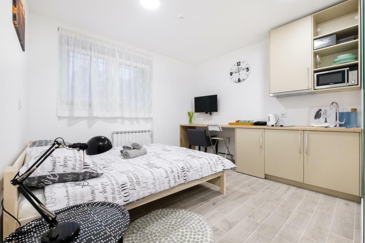 Apartments Lucky Place ซาเกร็บ ภายนอก รูปภาพ