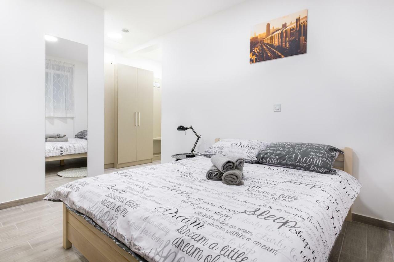 Apartments Lucky Place ซาเกร็บ ภายนอก รูปภาพ
