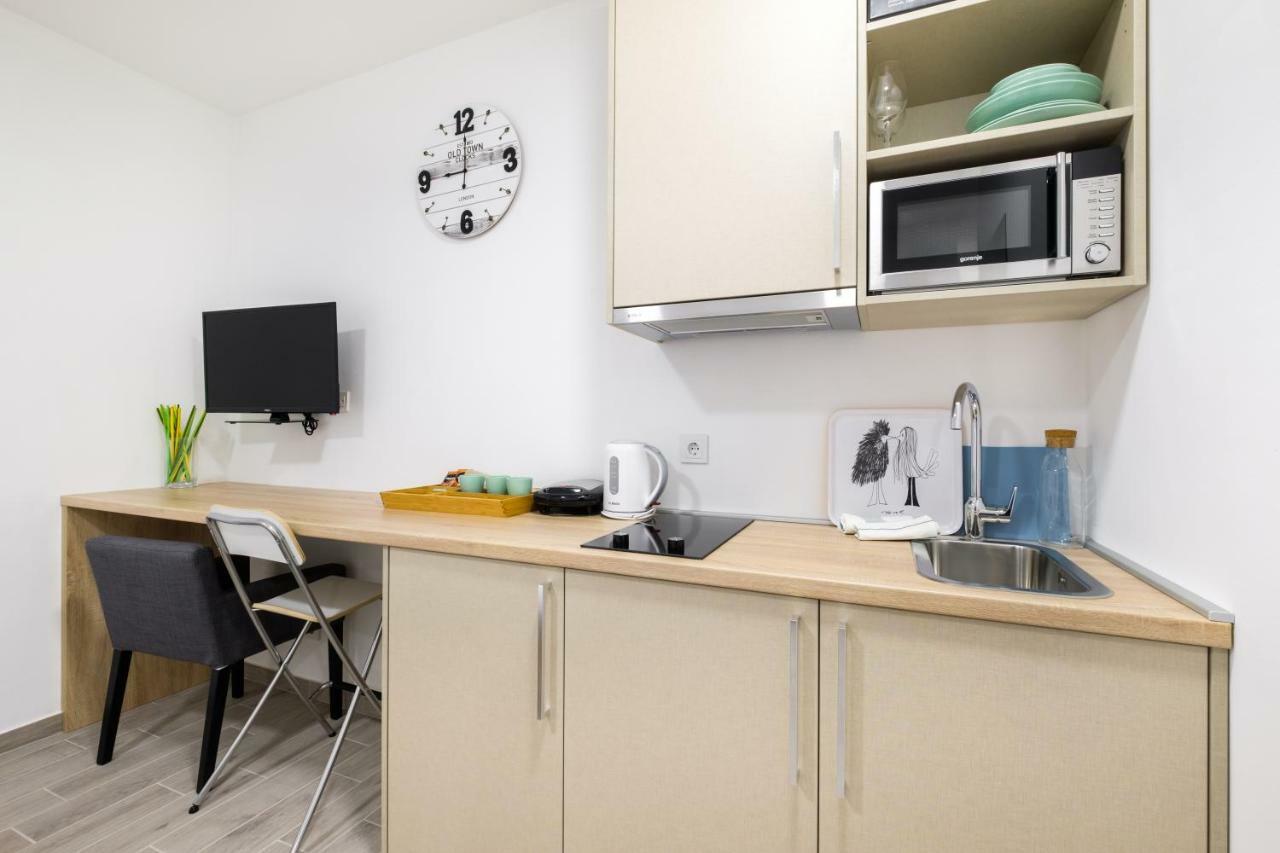 Apartments Lucky Place ซาเกร็บ ภายนอก รูปภาพ