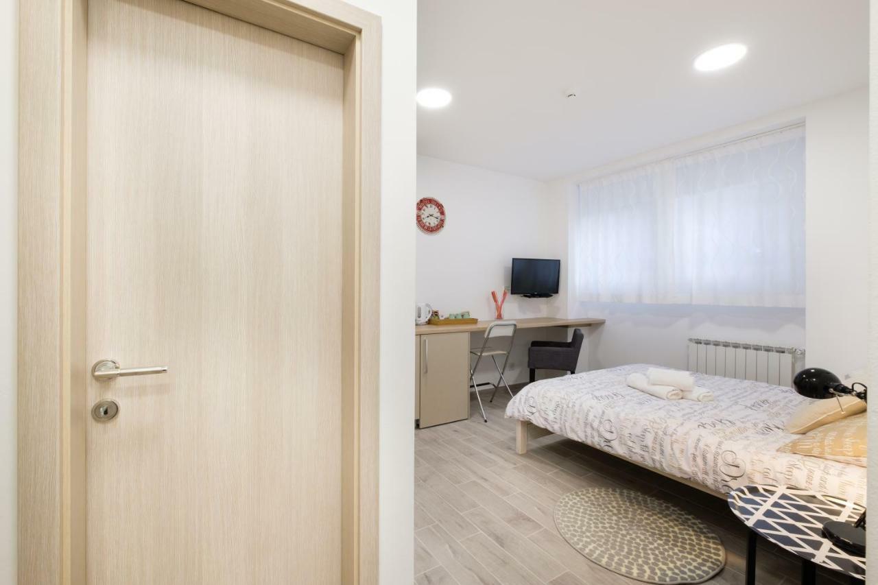 Apartments Lucky Place ซาเกร็บ ภายนอก รูปภาพ