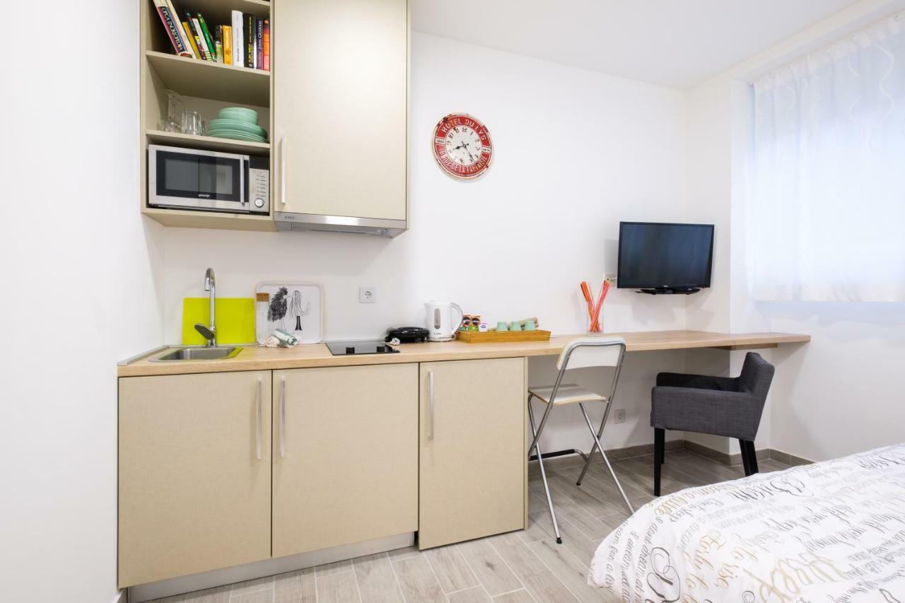 Apartments Lucky Place ซาเกร็บ ภายนอก รูปภาพ