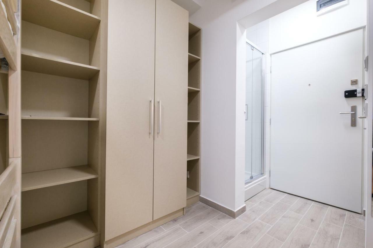 Apartments Lucky Place ซาเกร็บ ภายนอก รูปภาพ