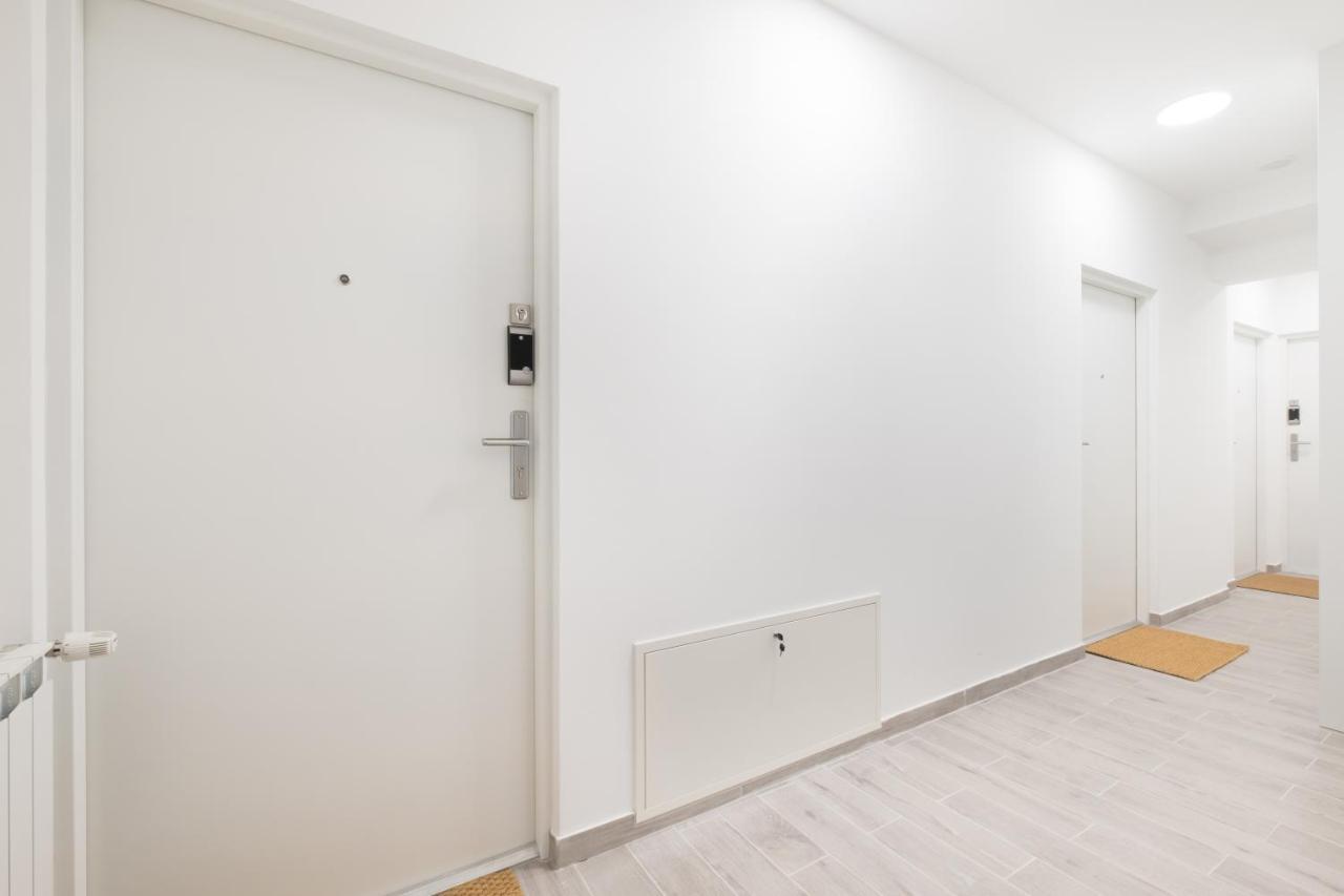 Apartments Lucky Place ซาเกร็บ ภายนอก รูปภาพ